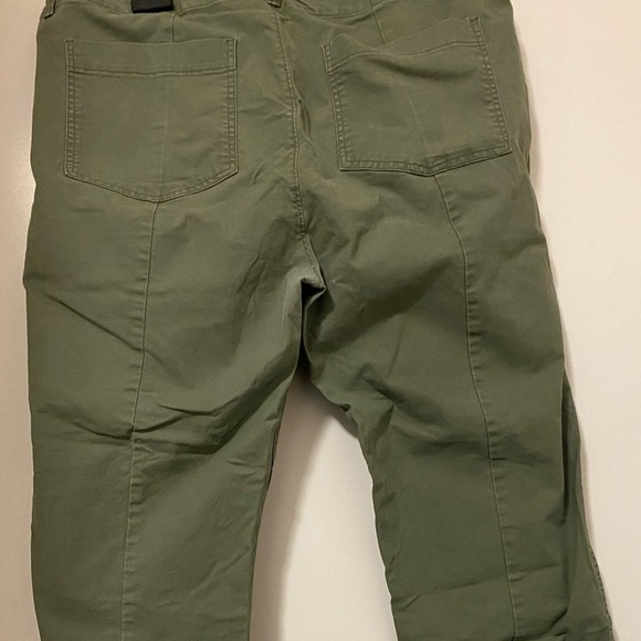 Green Old Navy Cargo Pants - Picture 7 of 8